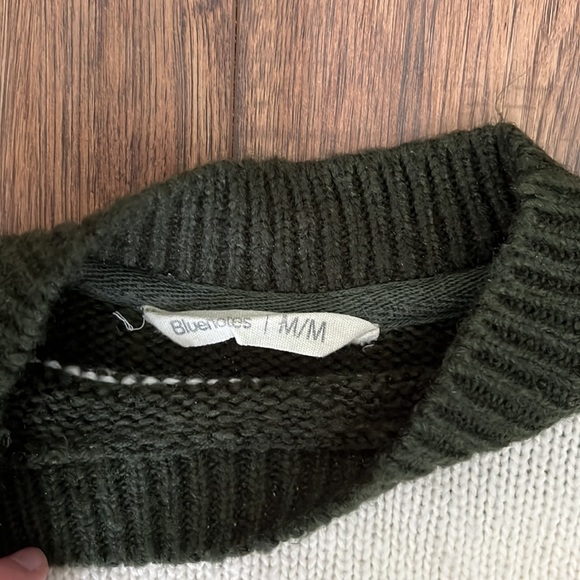 ✨3/$25 knit sweater - Picture 2 of 6